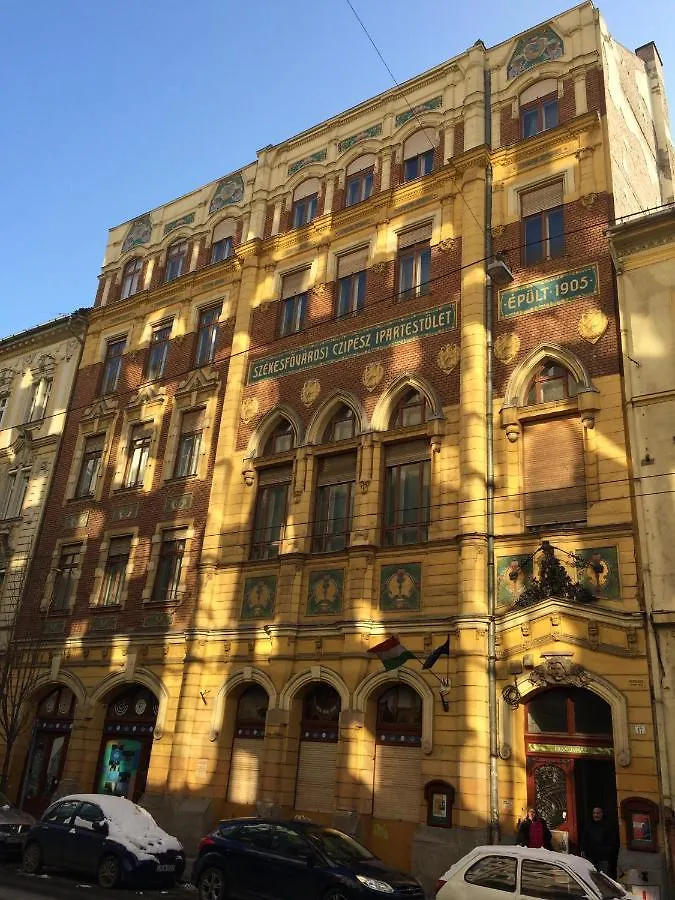 Hedonist Lodge Budapest Apartmanhotel