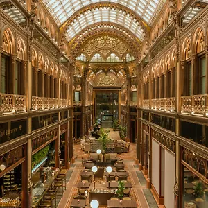 Szálloda Párisi Udvar Budapest, Part Of Hyatt