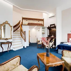 Giselle Vintage Doubles Hotel