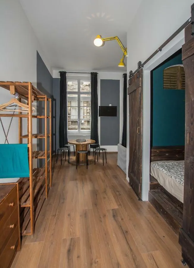 Hedonist Lodge Budapest 3*,